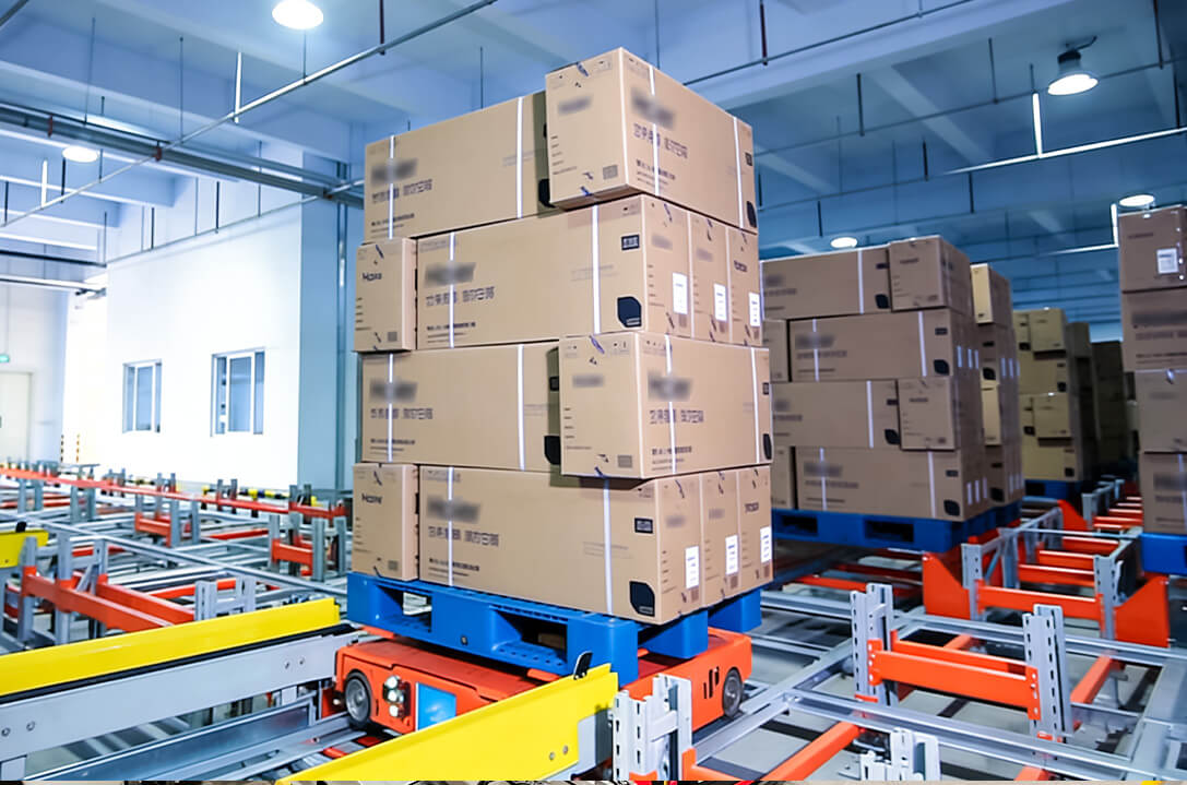 HUAYIDE-four-way-shuttle-pallet-placement