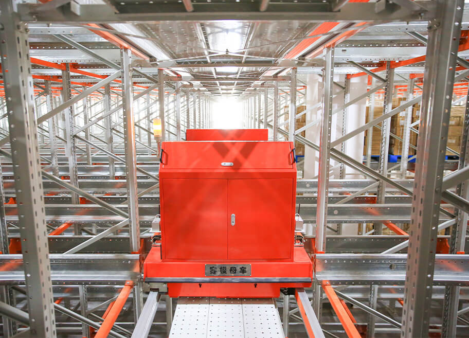 HUAYIDE Mother Shuttle Running on Main Aisle Rails