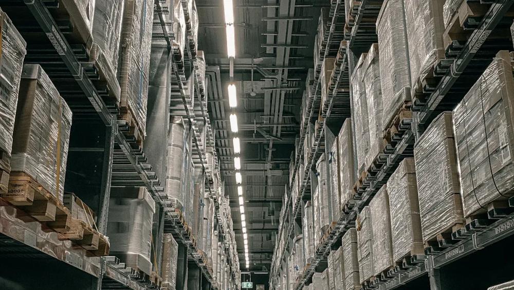 การเพิ่มประสิทธิภาพพื้นที่คลังสินค้าด้วยระบบชั้นวางสินค้าในปี 2025