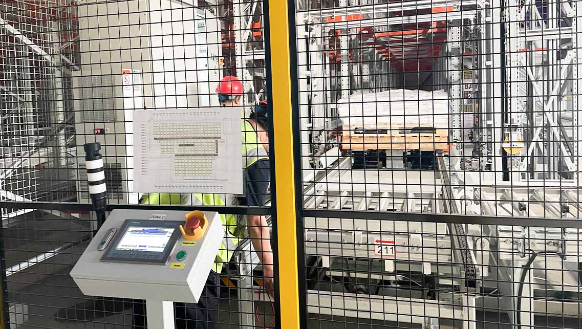 ระบบจัดเก็บอัตโนมัติช่วยปรับปรุงความปลอดภัยและการปฏิบัติตามกฎระเบียบในการดำเนินงานคลังสินค้าได้อย่างไร?